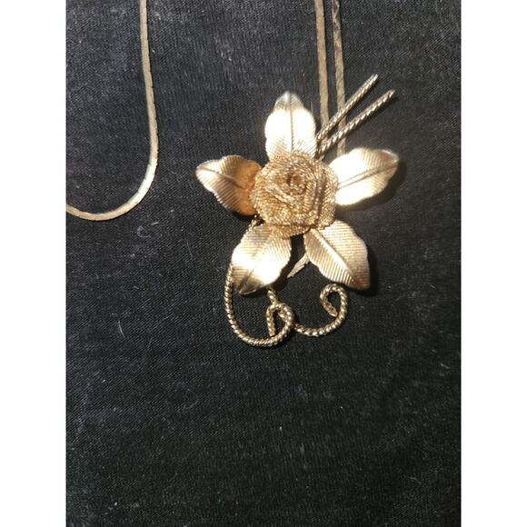 Lot of 6 necklaces, 3 gold tone 3 silver tone - Picture 6 of 11